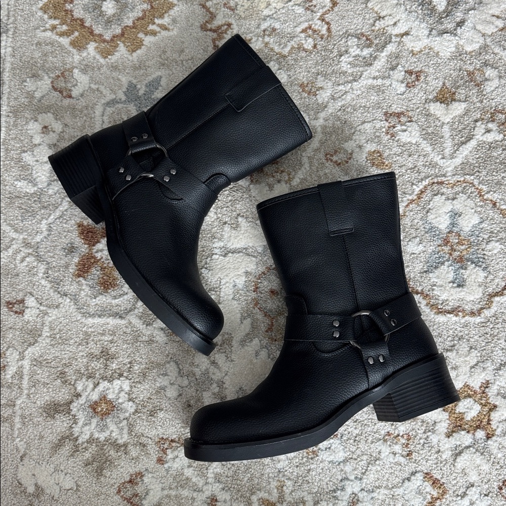 ✨SOLD✨Black Leather Moto Boots with Buckle Detail